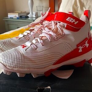 UA Harper 7 Mid RM Jr. Baseball cleats
